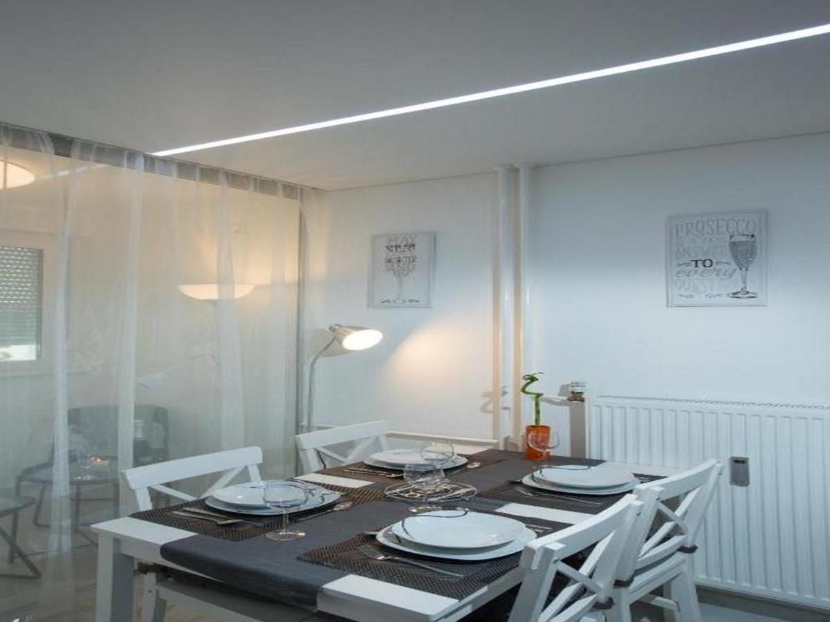 Ferienwohnung Modern & Luxury Apt Zagreb Airport W/ Free Wifi Velika Gorica Exterior foto